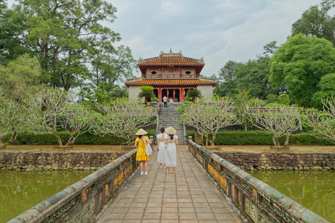 Tour in barca del drago di Hue: Fiume dei Profumi, Tombe Reali, Pagoda