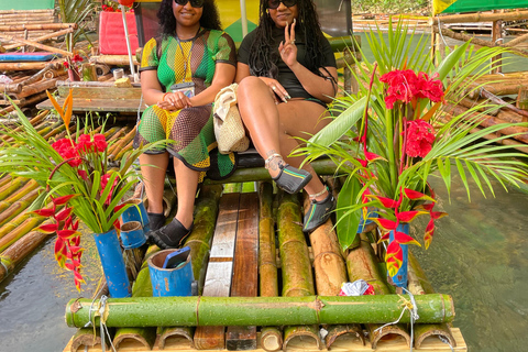 Rafting in bambù con massaggio ai piedi con pietre calcaree a Montego Bay