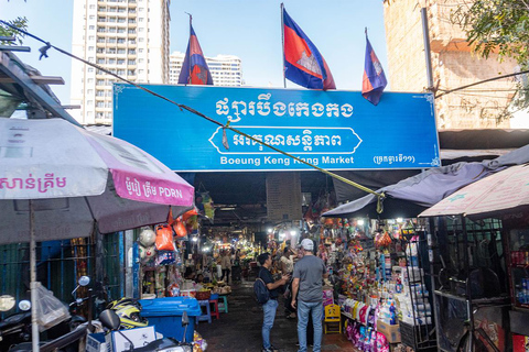 Phnom Penh: Full Day Guided City Tour with Food & Street Art Haft Day: Phnom Penh City Guided Tour