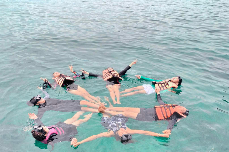 Boracay: Private Island Hopping Tour with Lunch & Kawa Bath