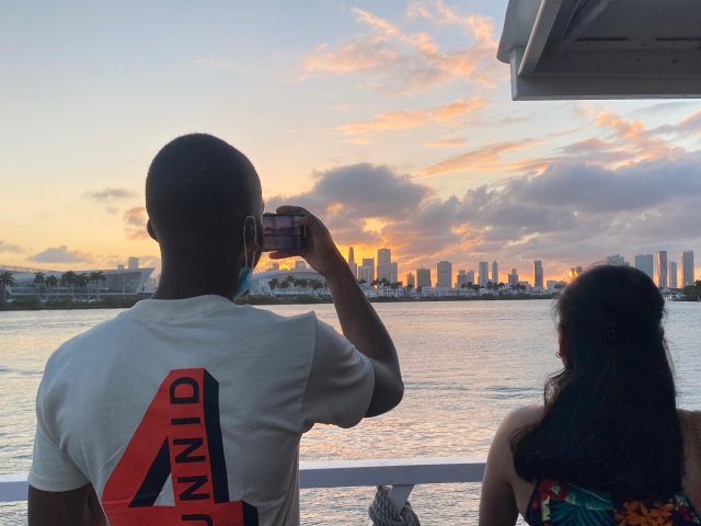 Miami: Crociera al tramonto attraverso Biscayne Bay e South Beach