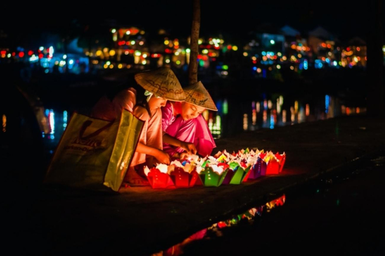 Hoi An: Gita notturna in barca e rilascio delle lanterne sul fiume Hoai