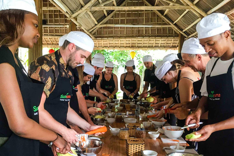 Hoi An : Clase de cocina con tour en barco y paseo por el mercado