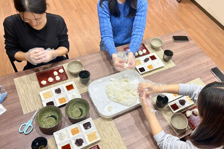 Quioto: experiência tradicional de mochi com degustaçãoQuioto: Experiência tradicional de bater mochi com degustação