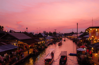 Bangkok: Private Tour zu Glühwürmern in Amphawa & zum Zugmarkt