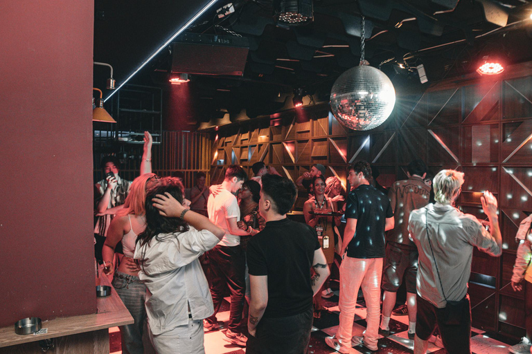 Tirana: Pub Crawl with 1 hour of Unlimited Drinks