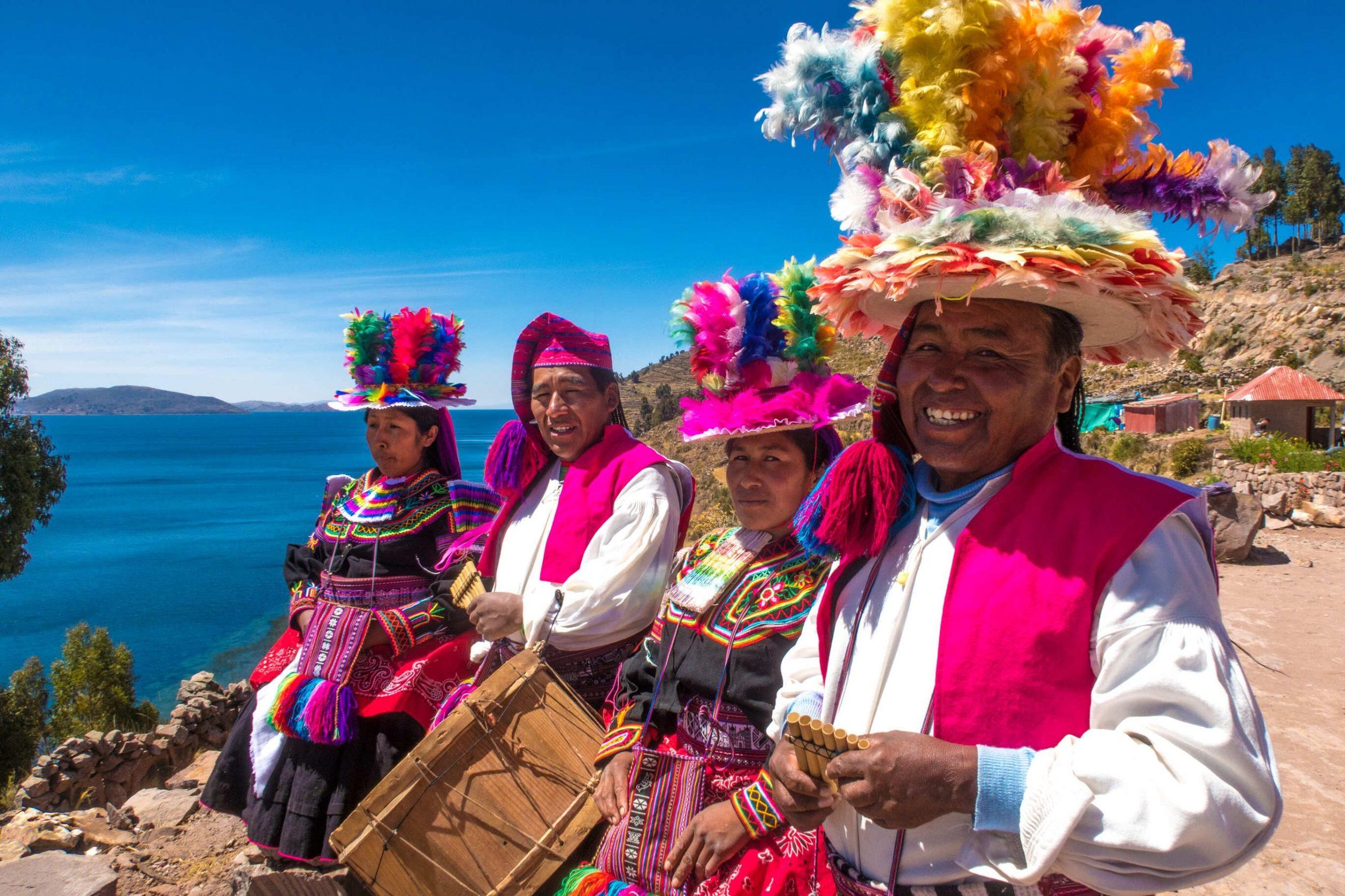 Ab Puno: Uros und Taquile Inseln mit Mittagessen und Eingang