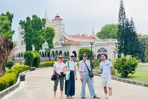 De complete Pune ervaring: Een dagvullende tour (AC Car Tour)