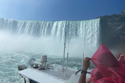 Niagarafälle: First Behind the Falls Tour &amp; Boat CruiseNiagarafälle: Bootsfahrt und Reise hinter die Fälle Tour