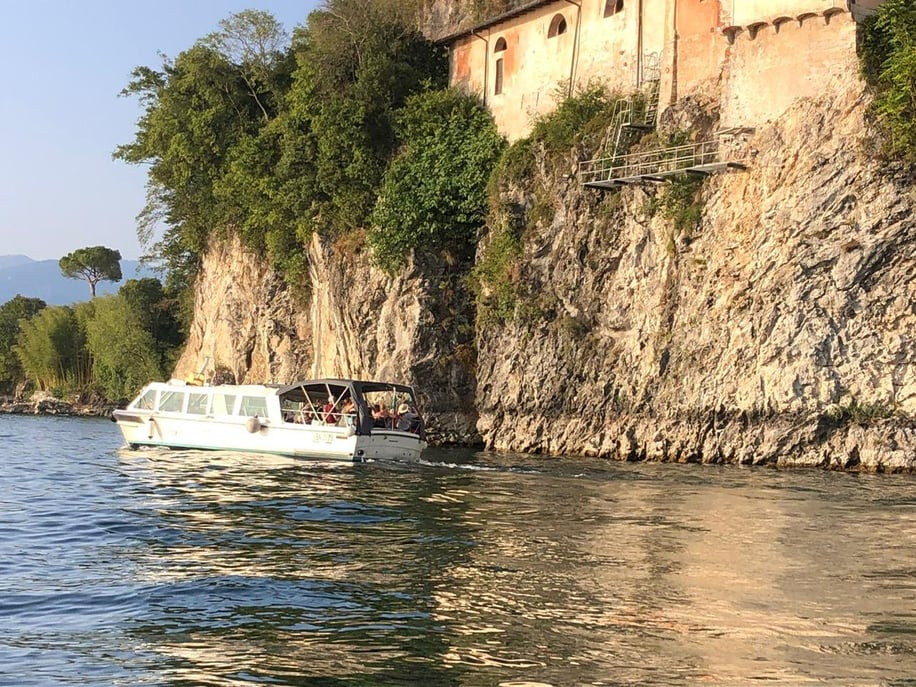 Lago Maggiore: Boot nach Santa Caterina von Feriolo Lago Maggiore: Boot ...