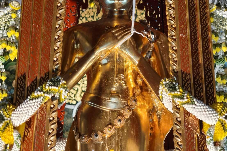 Chiang Mai: Old City Walking Tour with Temples & History Small Group Without Entry Fees