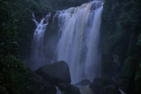 康提：兰博达瀑布和普纳瀑布，以及安布鲁瓦瓦天空塔日落康提：兰博达瀑布和普纳瀑布，以及安布卢瓦瓦天空塔日落之旅