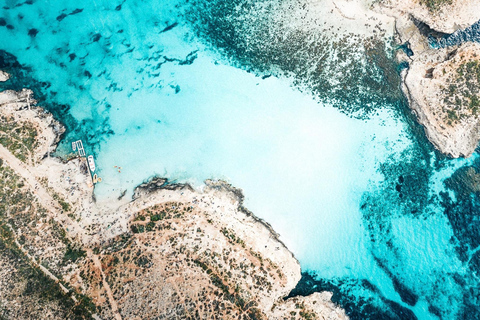 傍晚双体船渡轮巡游至蓝泻湖傍晚双体船巡游蓝泻湖