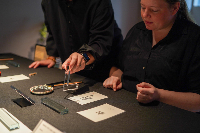 Taller de caligrafía en Kioto: diseña tu logotipo kanji en papel washiTaller de caligrafía en Kioto: diseña tu logotipo kanji en washi