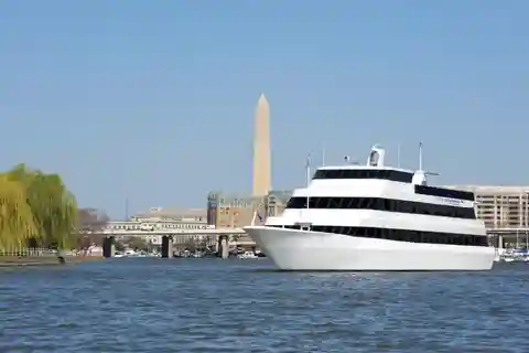 DC: Stadskryssningar Buffé Brunch, Lunch eller Middagskryssning
