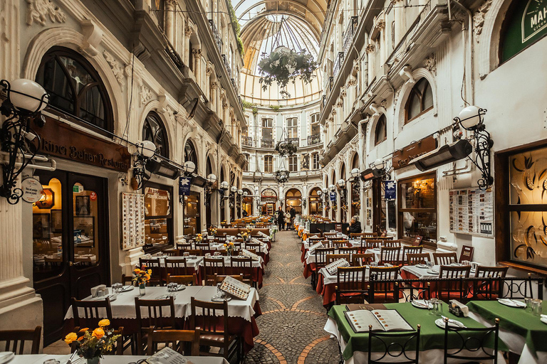 Istanbul: Baklava Backstreets Food Tour with 12+ Tastings