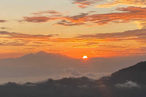 Escalada ao nascer do sol no Monte Batur com guia profissionalCom serviço de traslado do hotel, tudo incluído