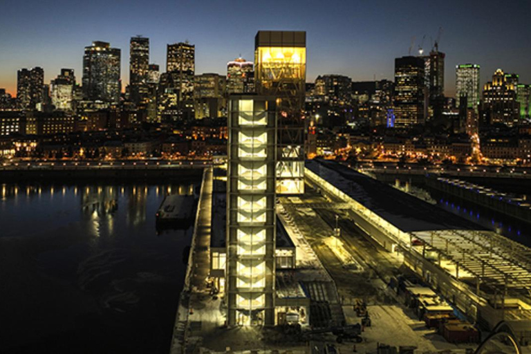 Montreal: Eingang zum Glasturm des Hafens von Montreal mit ExponatenMontreal: Port of Montreal Tower Entry mit Exponaten