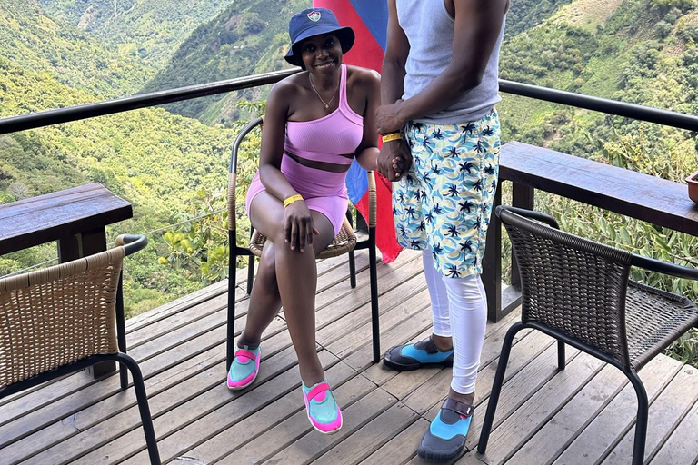 From Medellín: Coffee Tour and Zip Line in the Mountains