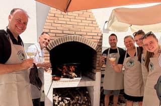 In der Nähe von Valencia: Bereite authentische Paella über einem Holzfeuer zu