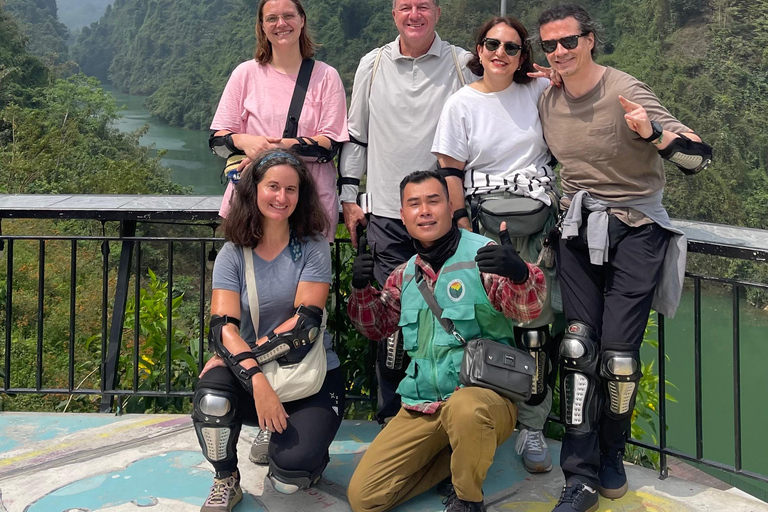 Tour di 4 giorni dell&#039;anello di Ha Giang con notte extra e pick-upTour in CABINA INDIVIDUALE DORME