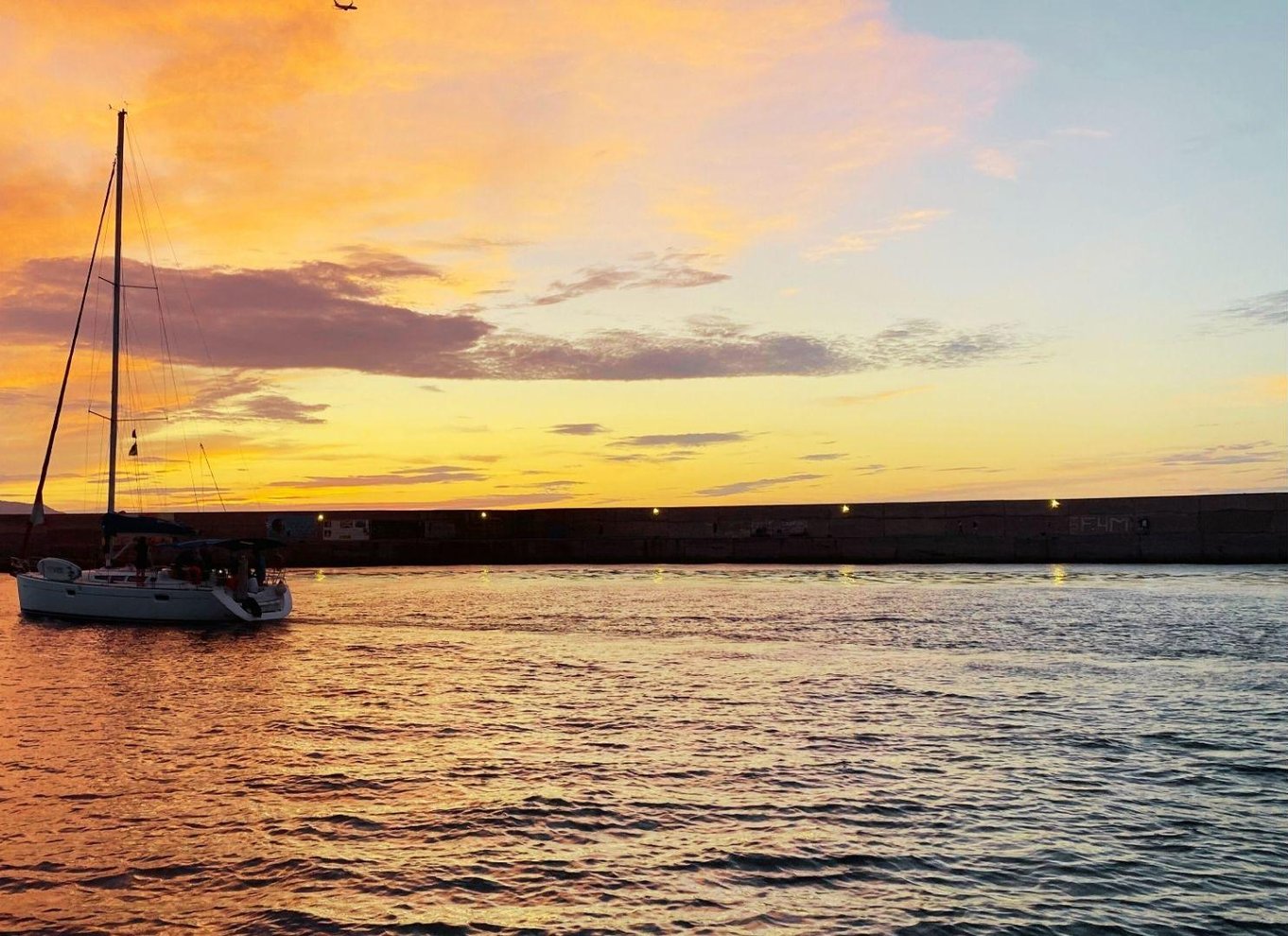 Heraklion: Dia Island Sunset Boat Tour med middag