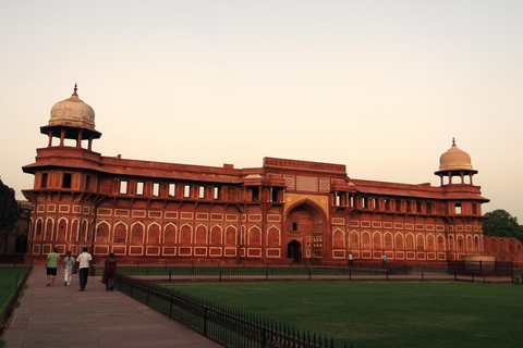 From Delhi: Private Trip of Taj Mahal, Mathura and VrindavanTour with Pickup and Guide