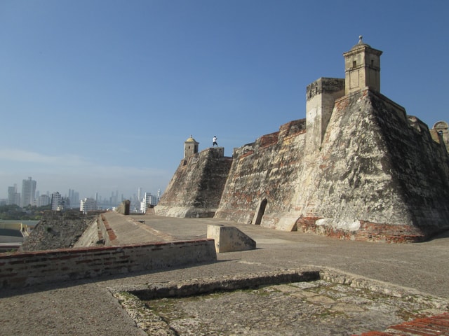 Cartagena: Entrance to San Felipe Castle + transport