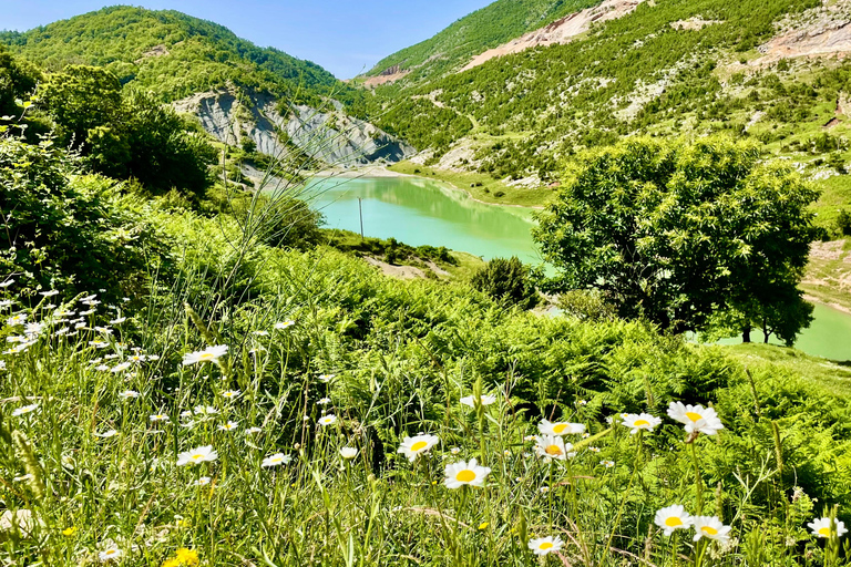 Dajti Mountain &amp; Shengjergj Waterfall 1-dniowa wycieczka Land Roverem