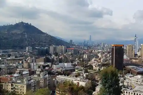 Santiago: Excursão a pé particular com um guia local