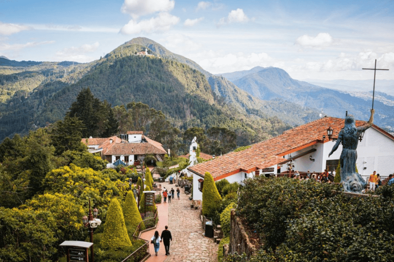 Bogota: Wycieczka po mieście, Monserrate, Muzeum Złota i Plaza bolivarBogota: Wycieczka po mieście La Candelaria i Monserrate