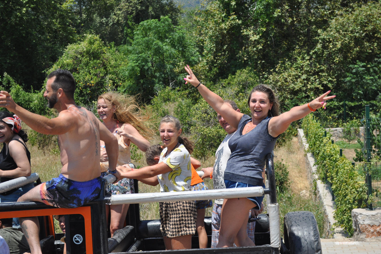 إطلالة على وادي ساباديري والجبل في ألانيا مع السباحةوادي ساباديري في ألانيا