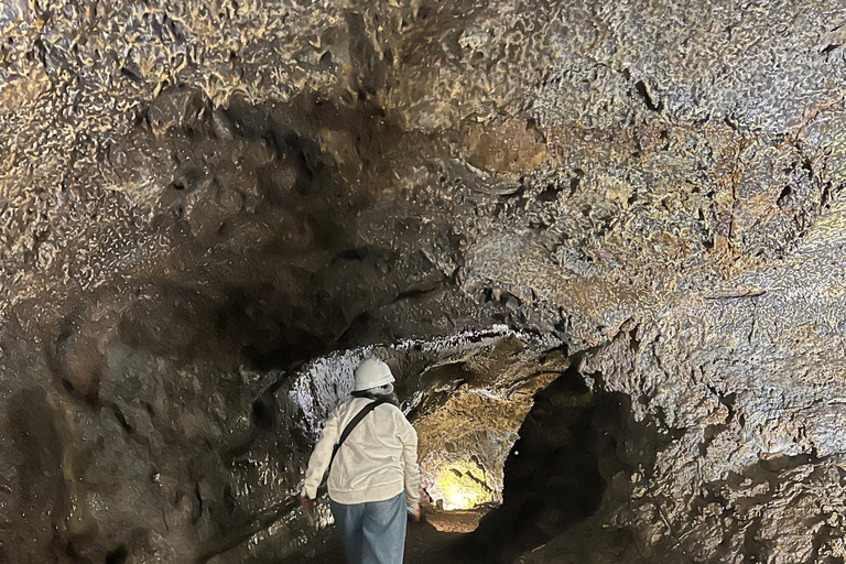 Terceira: Volcanic Cave Tour with Guide Terceira: Private Volcanic Cave Tour with Guide