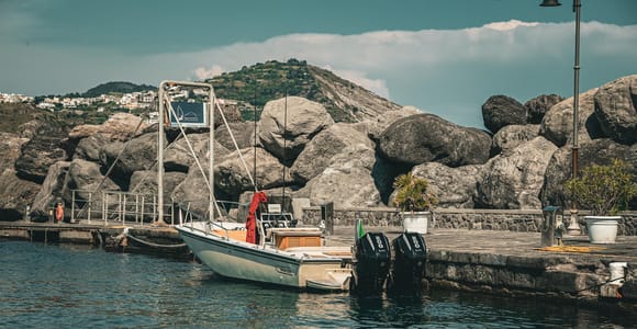 Ischia: Fast transfer to beach club, Casamicciola, Sant&#39;Angelo or Procida