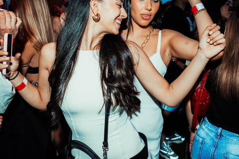 Barcelona: Beach Club Pool Party med DJ