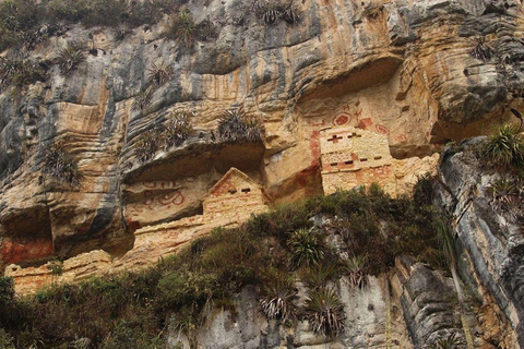 Chachapoyas : Mausolées Revash et musée Leymebamba