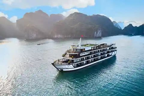 From Hanoi: 2-Day Cruise Trip with Private Balcony & Bathtub