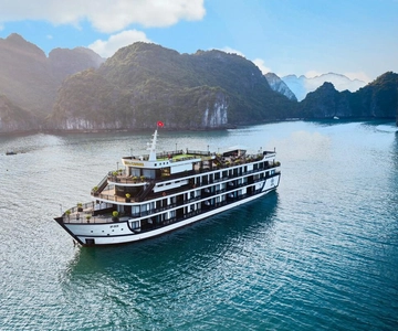 From Hanoi: 2-Day Cruise Trip with Private Balcony & Bathtub