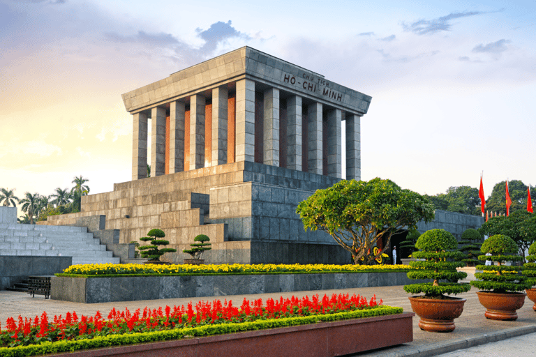 هانوي: متحف التاريخ العسكري والمعالم التاريخيةمتحف التاريخ العسكري + ساحة با دينه