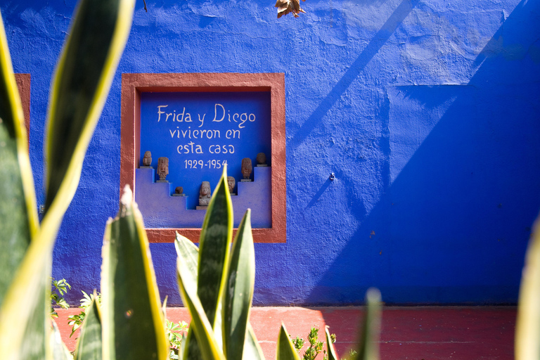 CDMX: Tour of Xochimilco and Coyoacán with option to visit the Frida Kahlo Museum Shared tour with visit to the Frida Kahlo Museum and traditional lunch