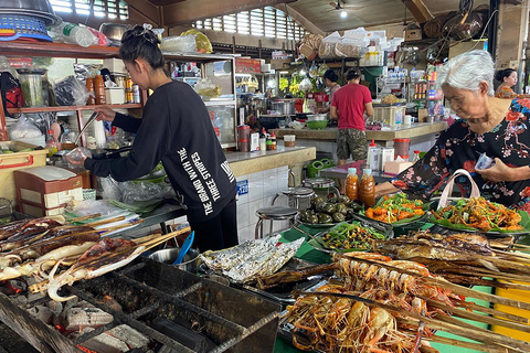 Phnom Penh: Mercado Matinal y Ruta Gastronómica en Vespa