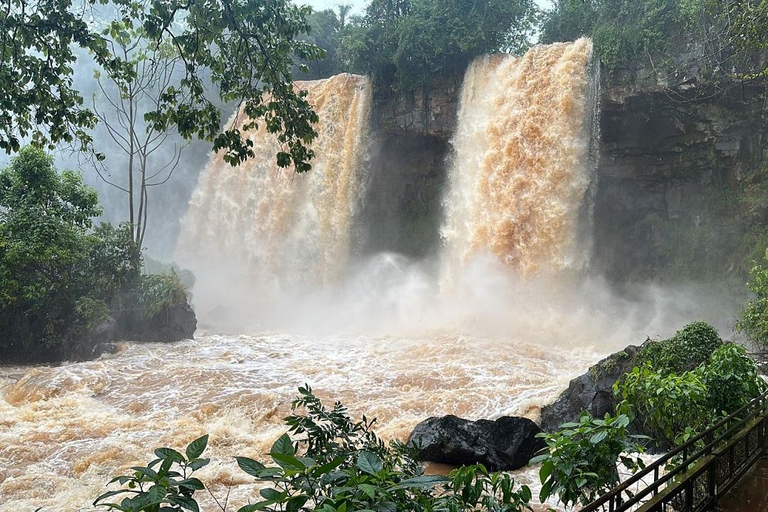 Iguaçu Falls both sides: 2-day tour with airport transfer