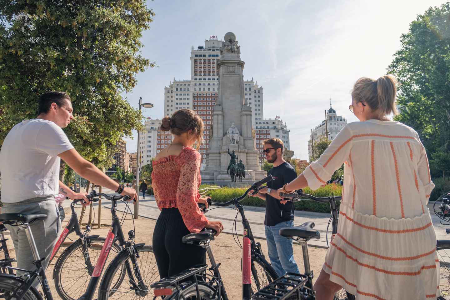 Madrid: Highlights Bike Tour with Optional E-Bike or Tapas