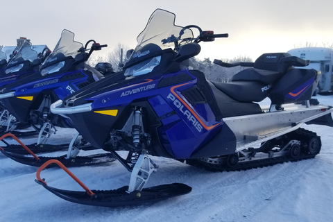 Ciudad de Quebec: Excursión guiada en moto de nieve1,5 horas de alquiler guiado de moto de nieve