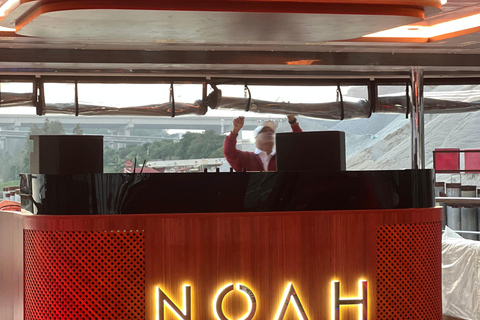 Phuket: Phi Phi Island Tour & Luxury Catamaran Party