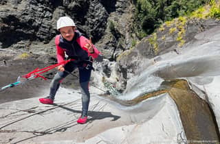 Cilaos: Canyoning von Fleur Jaune - Mineralisch, Vertikal & Panoramisch