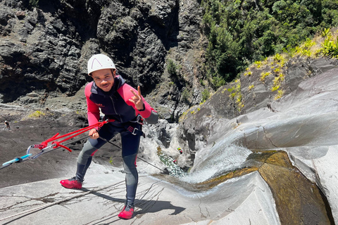 Cilaos: Canyoning at Fleur Jaune - Mineral, Vertical & Panoramic Reunion Island: Canyoning at Fleur Jaune in Cilaos - Vertical & Panoramic