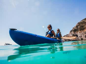 Sesimbra: tour en kayak y cuevas del Parque Natural de la Arrábida