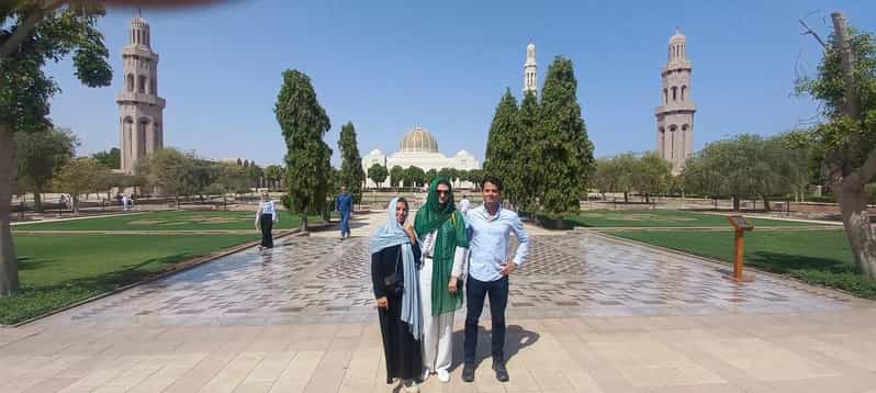 Muscat: Private Sightseeing Tour & Sultan Grand Mosque