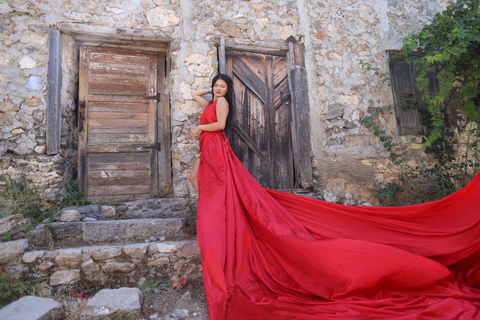 Fethiye: Privé fotoshoot in de buitenlucht met vervoer van het hotelFethiye: Privé fotoshoot in de buitenlucht bij zonsondergang met lange jurk